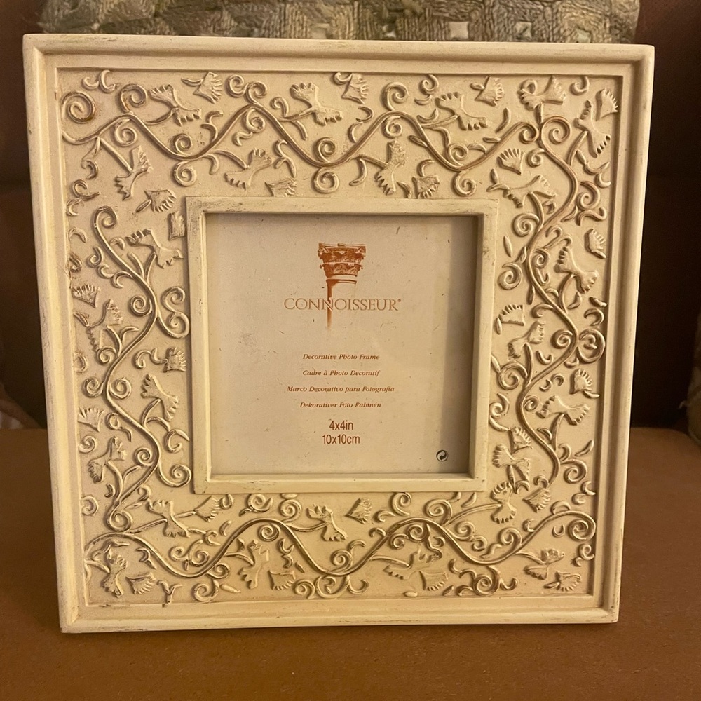 NWT Cream Connoisseur Decorative Photo Frame